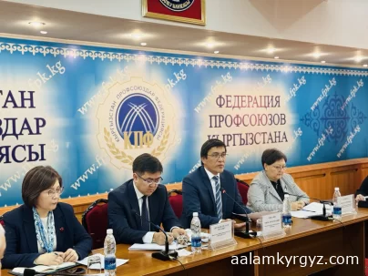 Первый зампред Кабмина Адылбек Касымалиев поручил пересмотреть критерии для включения в перечень приграничных населенных пунктов, имеющих особый статус